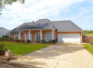 404 Oakbrook Cir, McComb, MS 39648