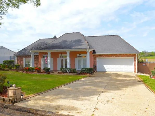 404 Oakbrook Cir, McComb, MS 39648