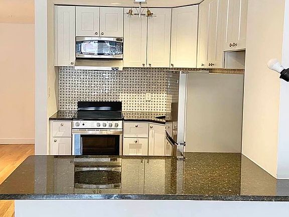 3rd image of 19 Clinton St APT 203