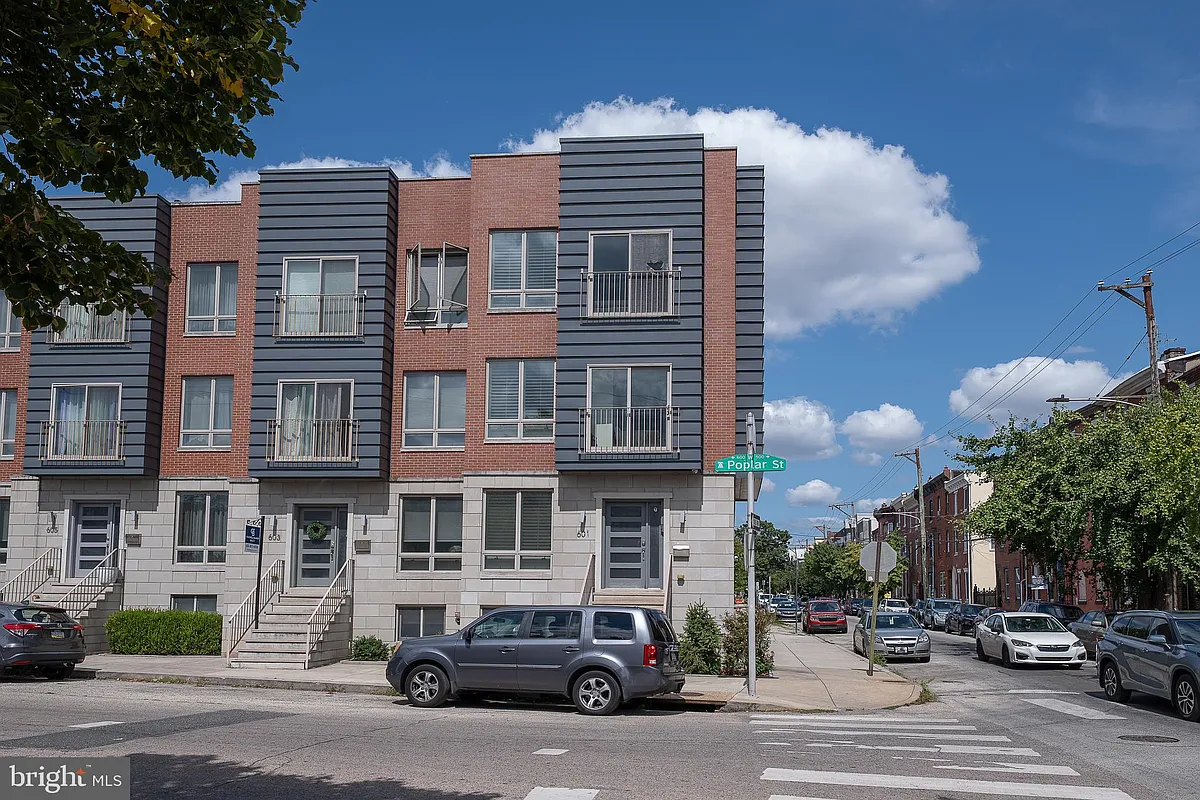Building Photo - 601 Poplar St