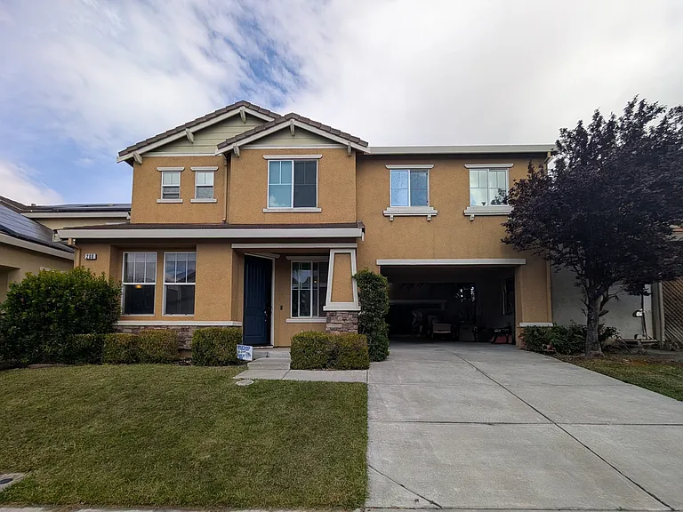 208 Yellow Rose Cir — Photo 1