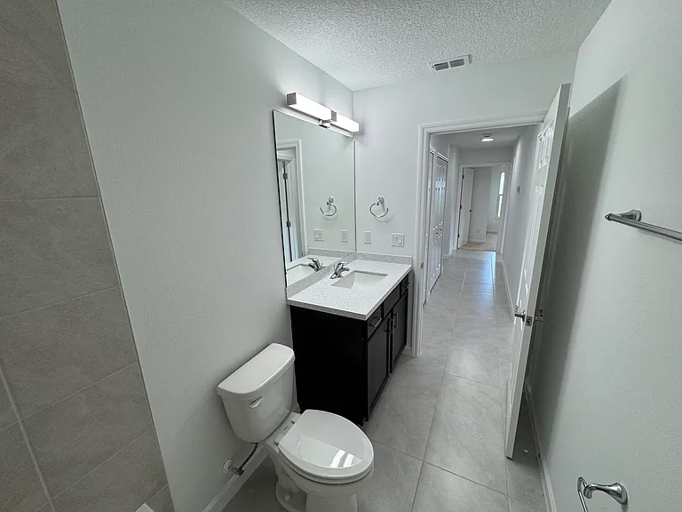 532 SW Buswell Ave — Photo 30