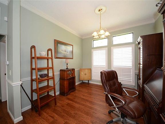 4th image of 335 Cedar Hill Cir