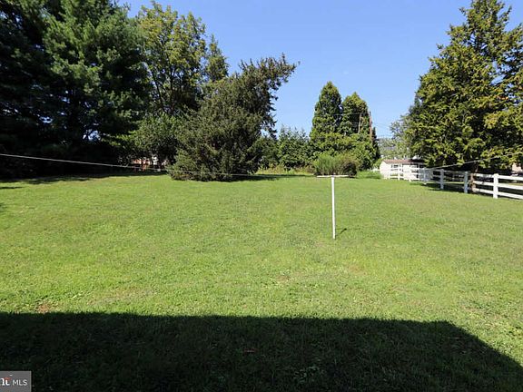 5th image of 421 Chesterfield Dr