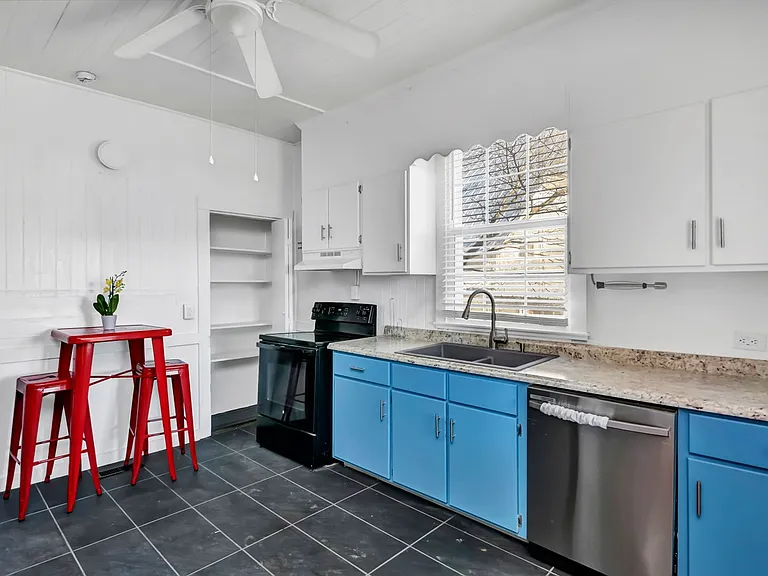 203 Oliver St — Photo 4