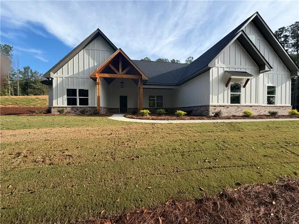 119 Lee Road 2098, Valley, AL 36854