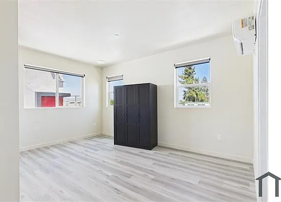 8457 Langdon Ave — Photo 21