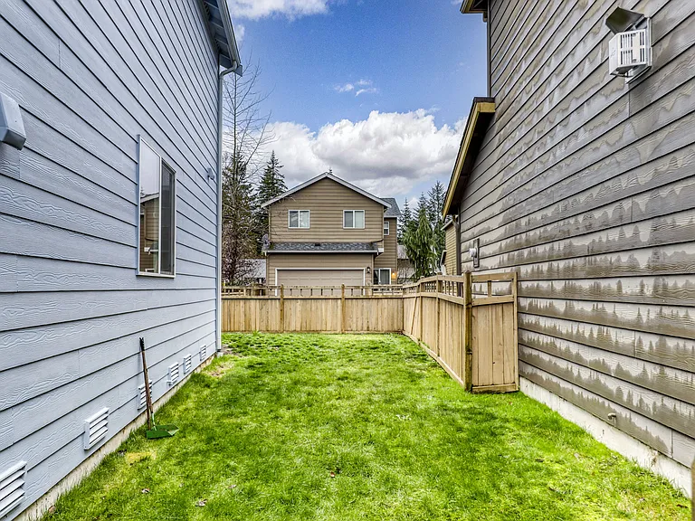 4619 Strathmore Cir SW — Photo 29
