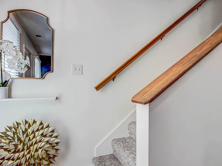 516 E Charlton Ln — Photo 9