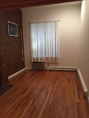 Rented by Metroline Realty | media 18