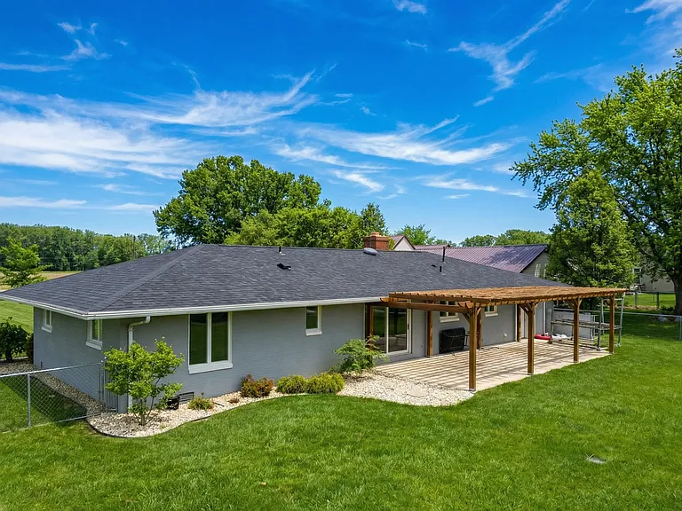 940 E Hickory Grove Rd — Photo 7