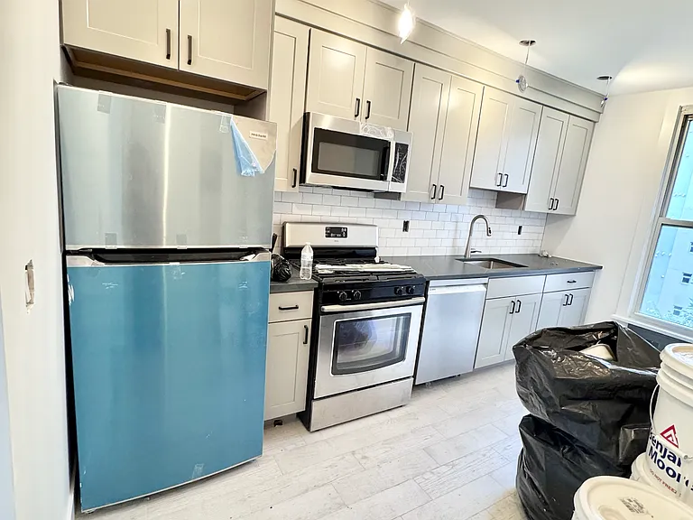 9 Richardson St #4L — Photo 6