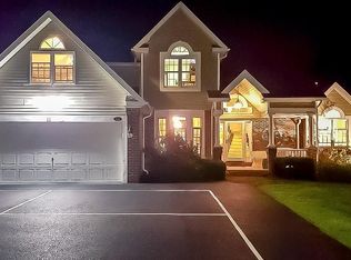 11 Harleston Ln, East Rochester, NY 14445