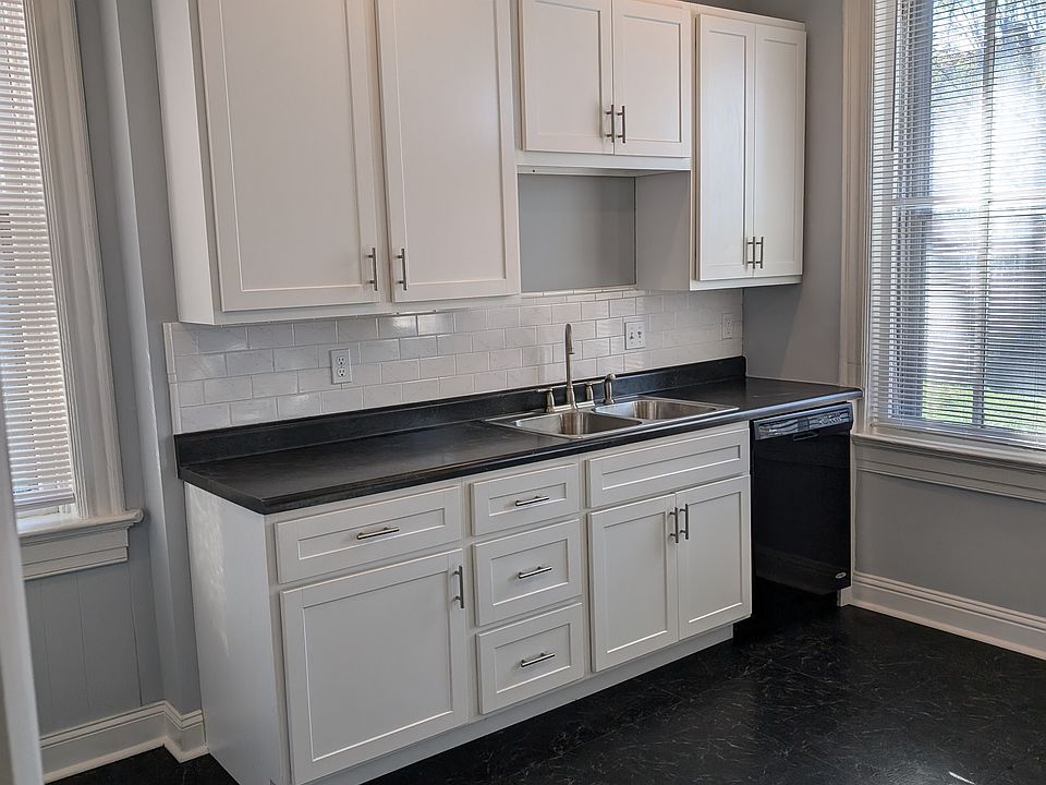 1st image of 2306 Allen Ave Floor 1