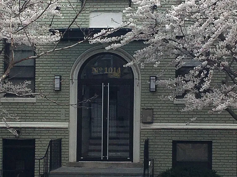 1014 Columbia Rd NW — Photo 2
