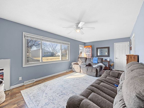 5th image of 106 Main St