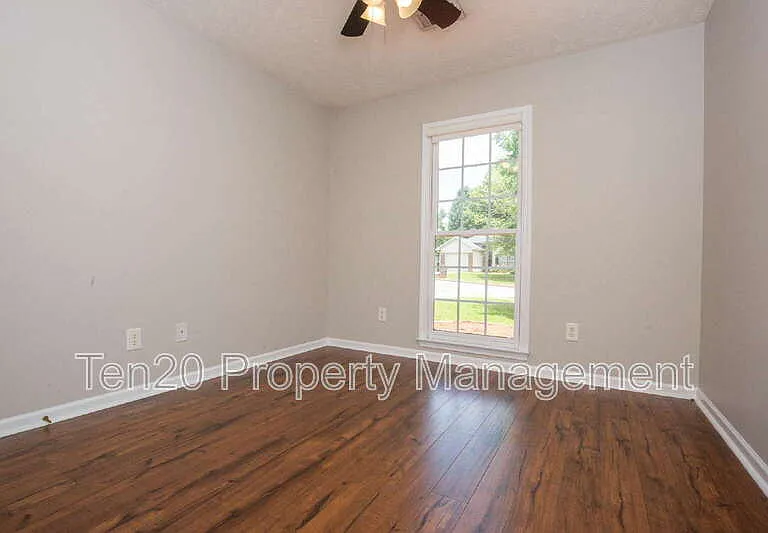 1018 Sugar Mill Dr — Photo 8