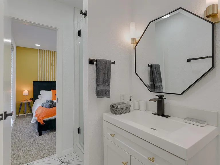 6048 Holiday Ln — Photo 24