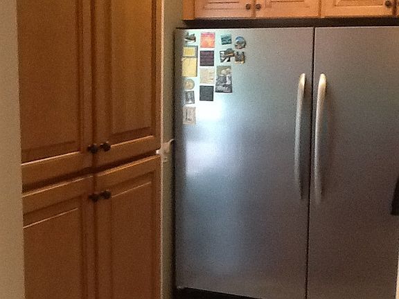 Side by side full refrigerator /freezer