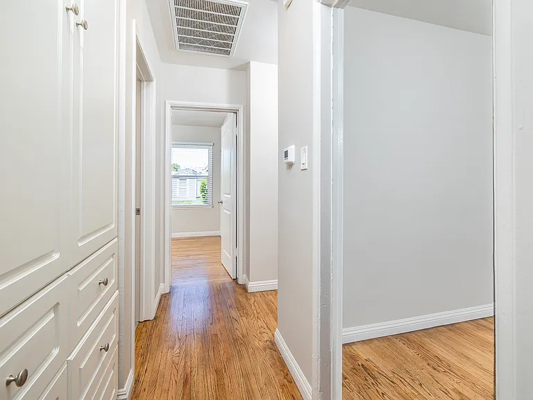 521 E Date St — Photo 25