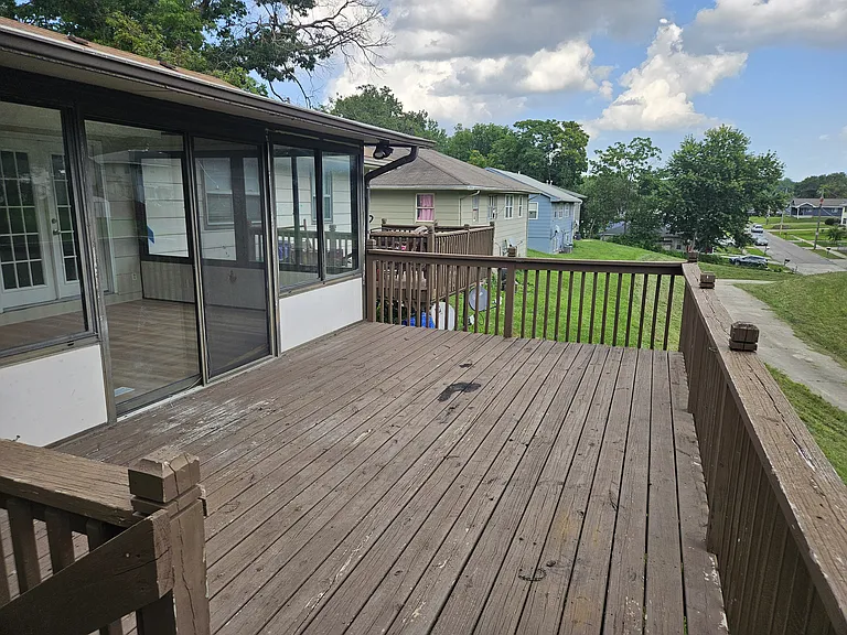 2516 Sheridan Ave — Photo 3