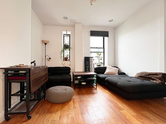 3rd image of 265 S 2nd St APT 24