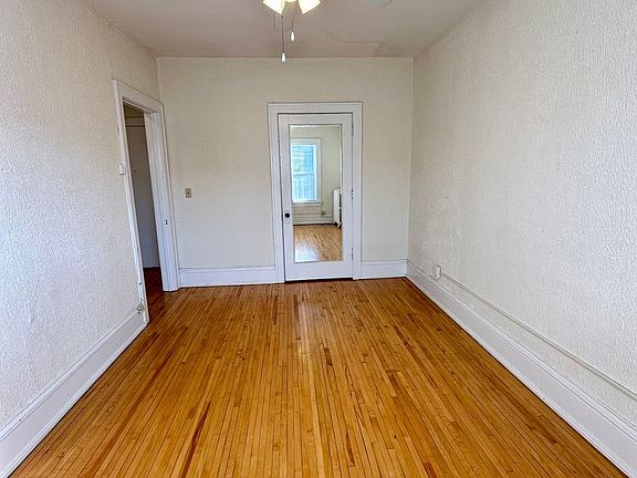 5th image of 1929 Fremont Ave S APT 34
