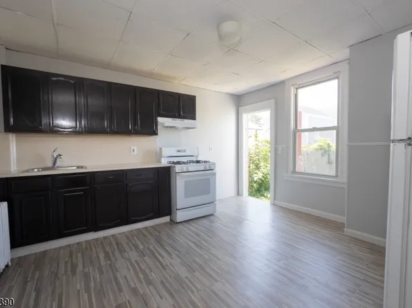 297 W Broadway Floor 1, Paterson, NJ 07522