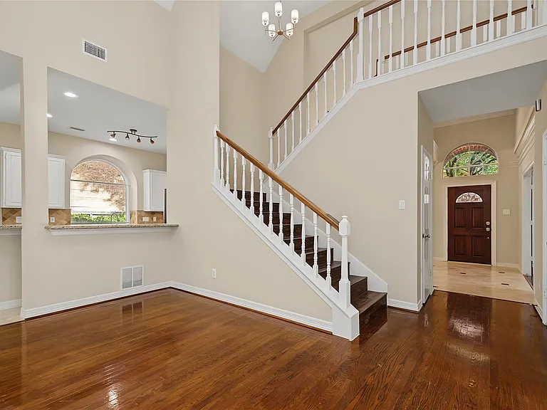 14135 Swallowfield Dr — Photo 32