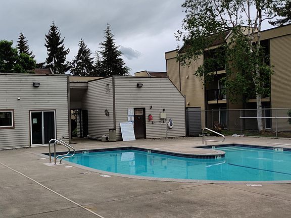 2nd image of 14605 NE 34th St APT H20