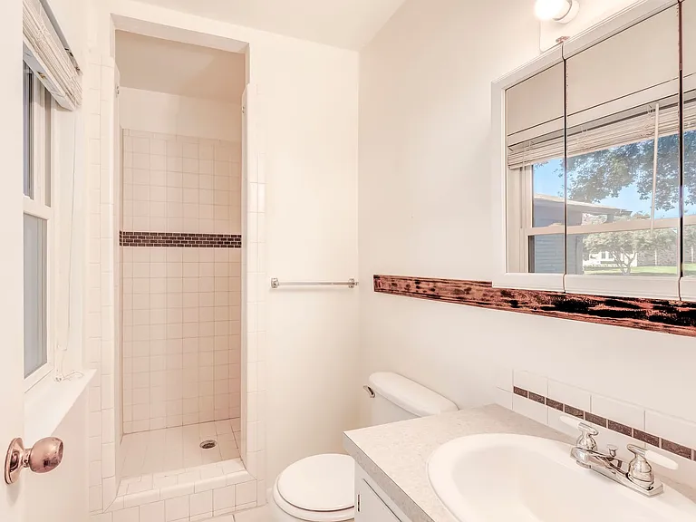 2404 Andover Dr — Photo 20