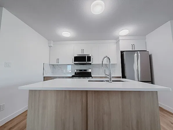 6035 105th St NW Unit 1, Edmonton, AB T6H 2N3