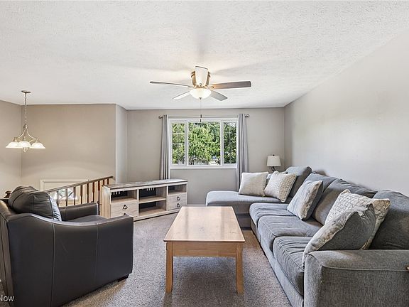 3rd image of 881 Sunhaven Dr