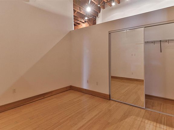 5th image of 1004 Spruce St APT 304