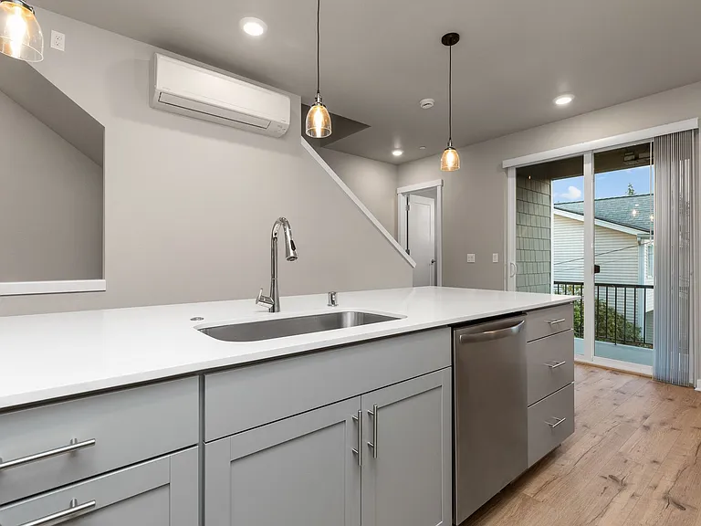 15423 Admiralty Way #B7 — Photo 7