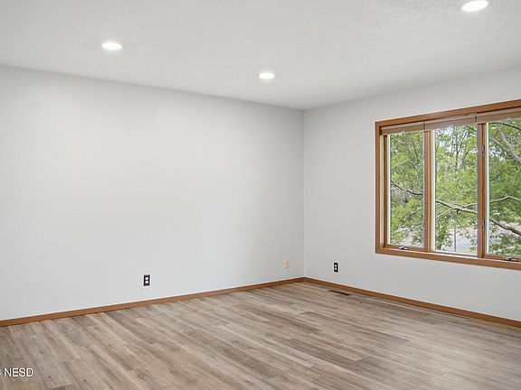 4th image of 515 17th St NE
