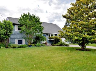1025 N Queens Ave, Lindenhurst, NY 11757