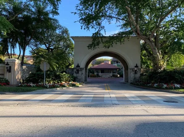 2000 S Bayshore Dr APT 25, Miami, FL 33133