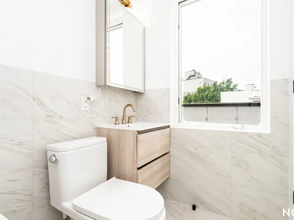 485 Tompkins Avenue image 8 of 13