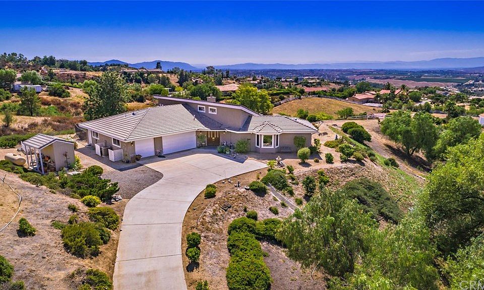 1st image of 40330 Parado Del Sol Dr