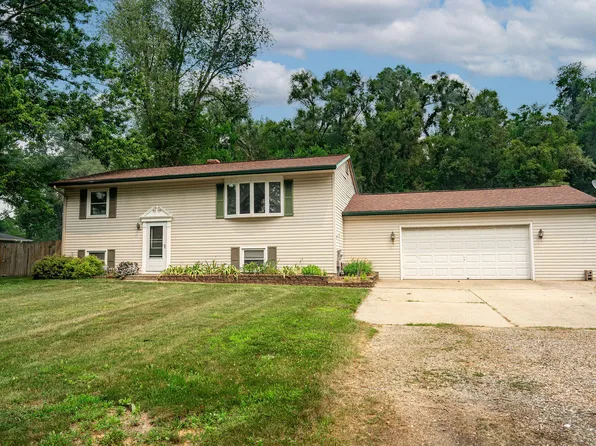 1371 Hazelwood Dr, Plainwell, MI 49080