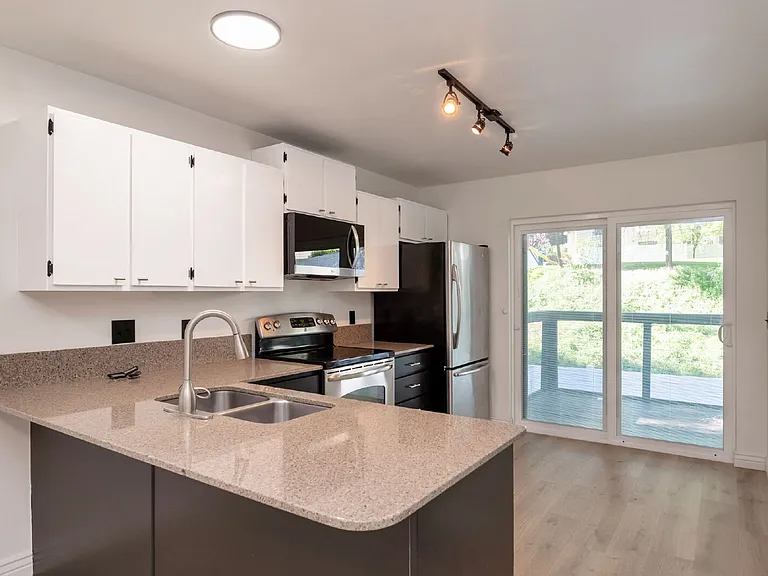 1356 E Merritt Cir — Photo 9