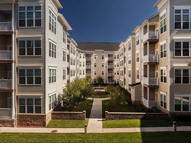 140 Mayhill — Photo 2