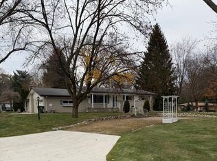 52816 Heatherway Dr N, Utica, MI 48316