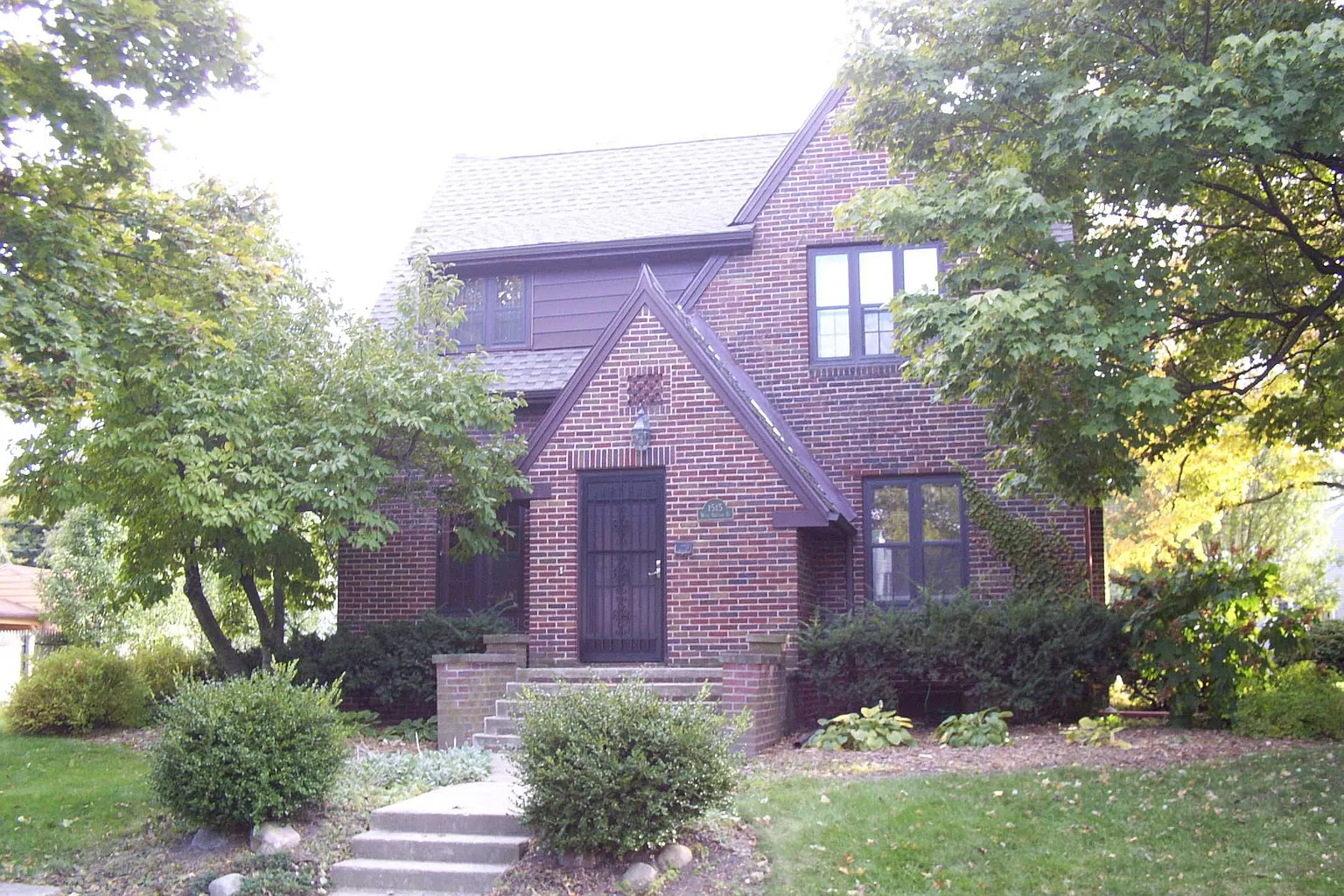 1515 W Allegan St photo 1