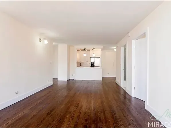 330 East 39th Street image 4 of 11