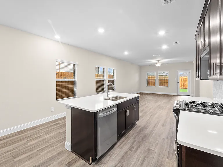 603 Hemingway Ln — Photo 5