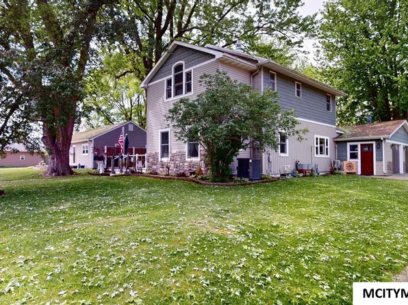 715 S 12th St, Clear Lake, IA 50428