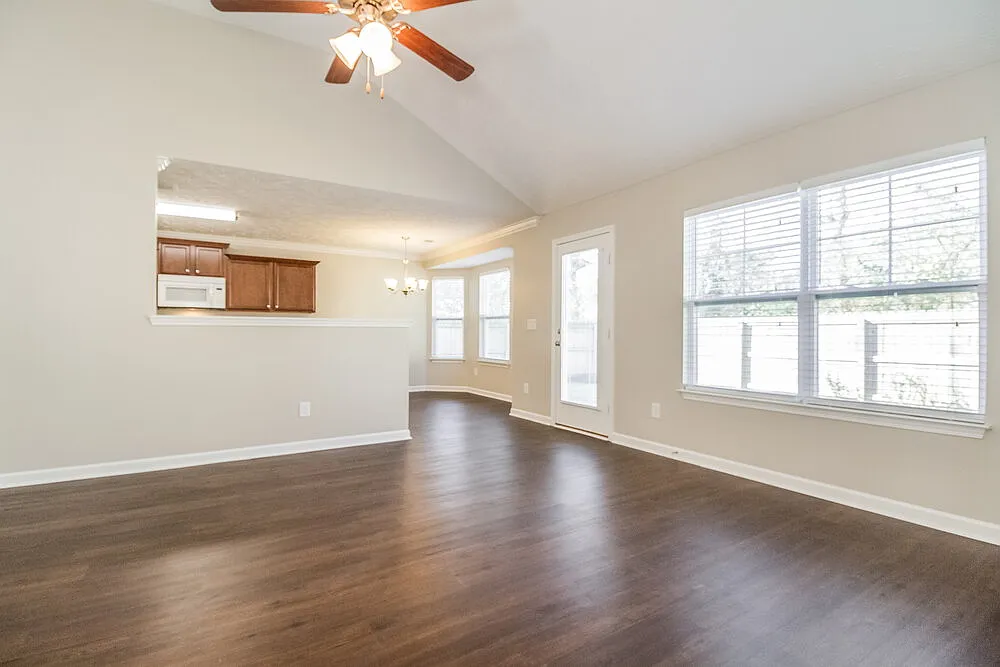 4 bed, 3.0 bath, 1804 sqft, $2,350 — Photo 2