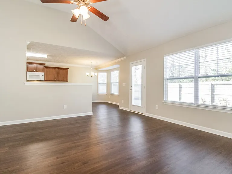 327 Sarava Ln — Photo 2